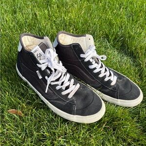 Black Lizzie Armanto Pro Model Vans